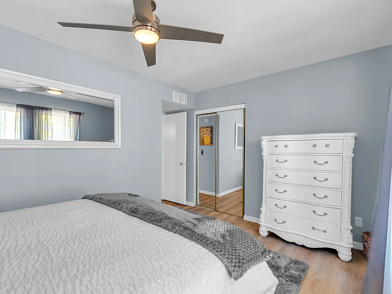 806 E Joan D Arc Ave — Photo 5