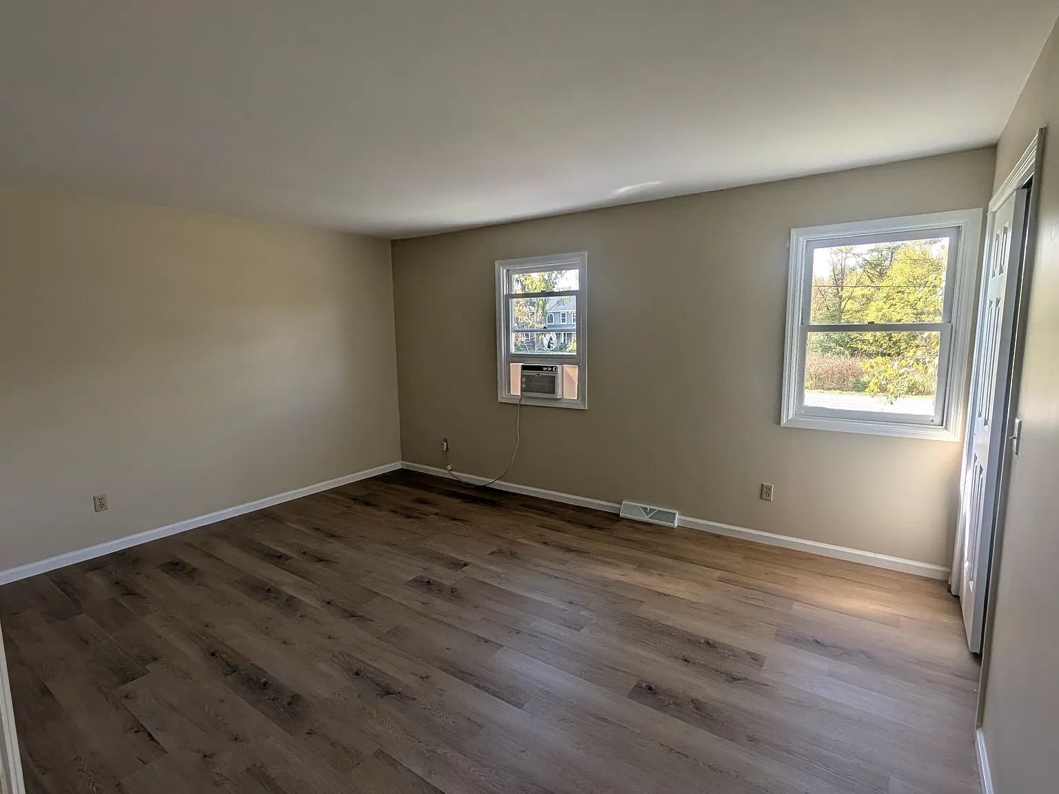 3 bed, 1.5 bath, 1522 sqft, $2,700 — Photo 2
