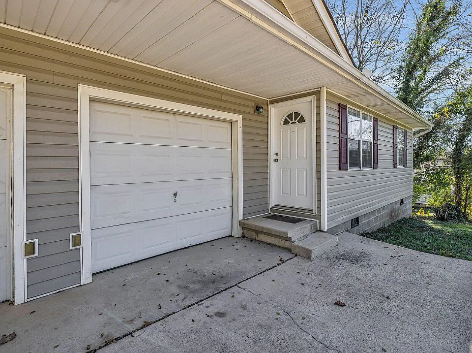 1st image of 212 S Moss Ave #B