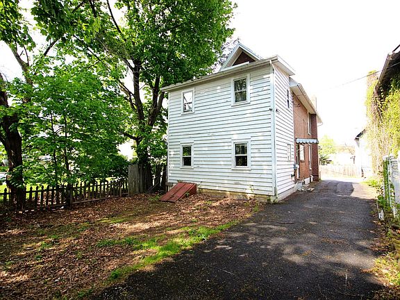 3rd image of 108 Mill St
