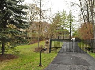 1865 Huntingwood Ln, Bloomfield Hills, MI 48304