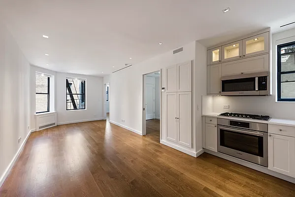 Rented by Mann Maurice A | media 32