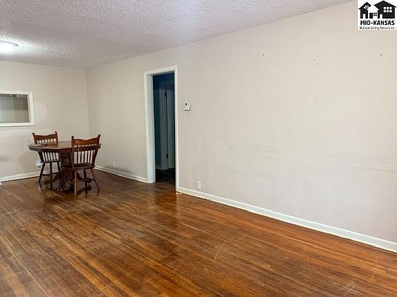 4th image of 1306 Barnes Lake Rd