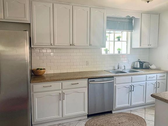 3rd image of 6601 Babcock Ave