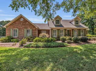 640 Falls View Dr, Hixson, TN 37343