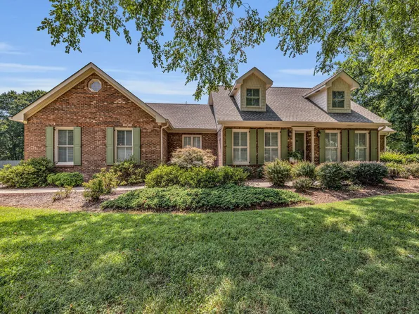 640 Falls View Dr, Hixson, TN 37343