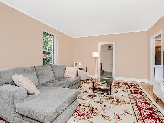 4th image of 472 Gramatan Avenue #O2