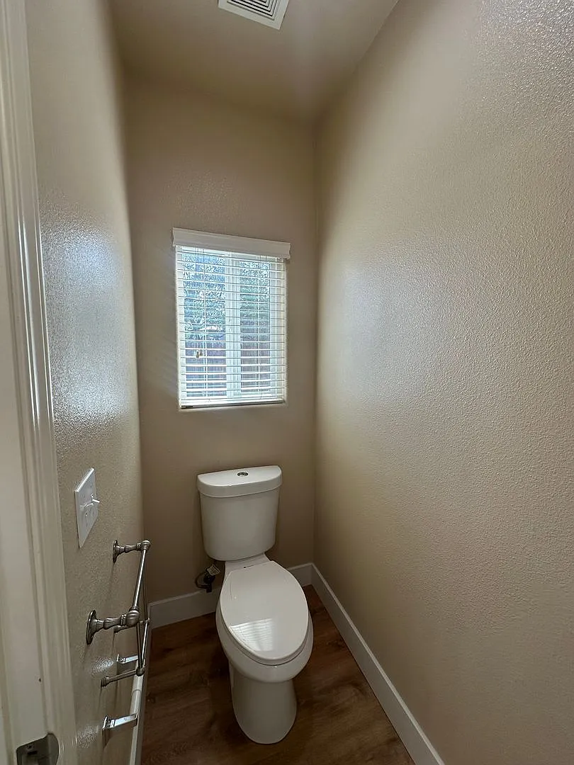 Spacious Lemoore home coming soon, pet friendly! — Photo 4