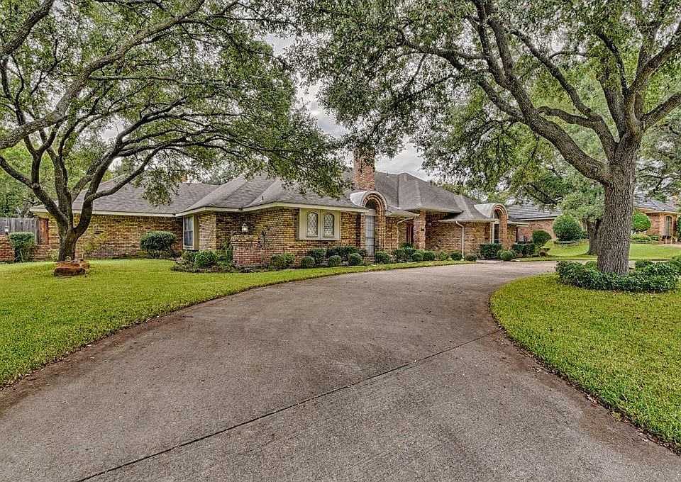 2nd image of 1010 Wind Ridge Dr