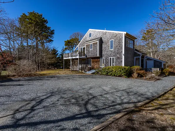 28 Vickers St, Edgartown, MA 02539
