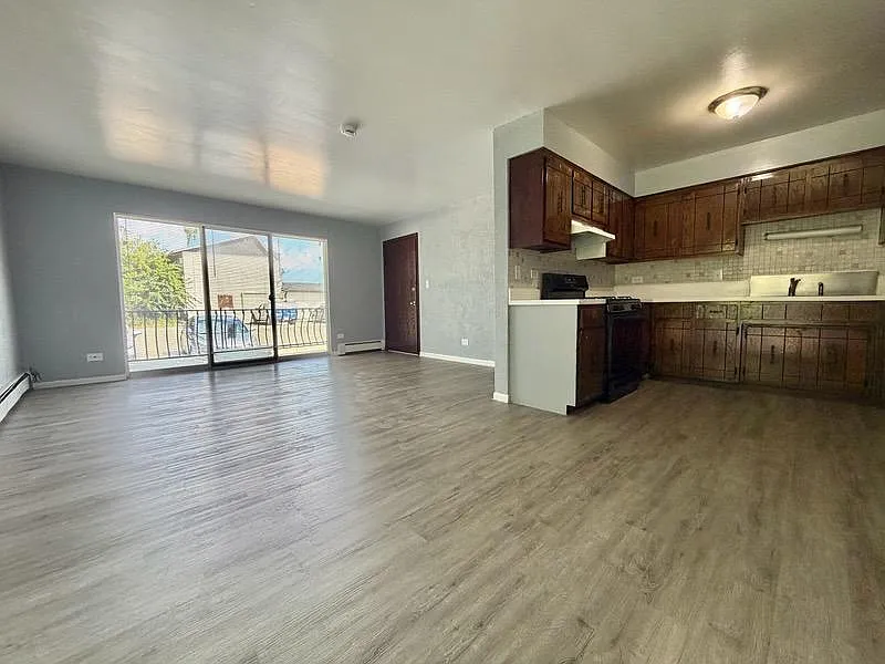 10602 Oak Tree Dr — Photo 2