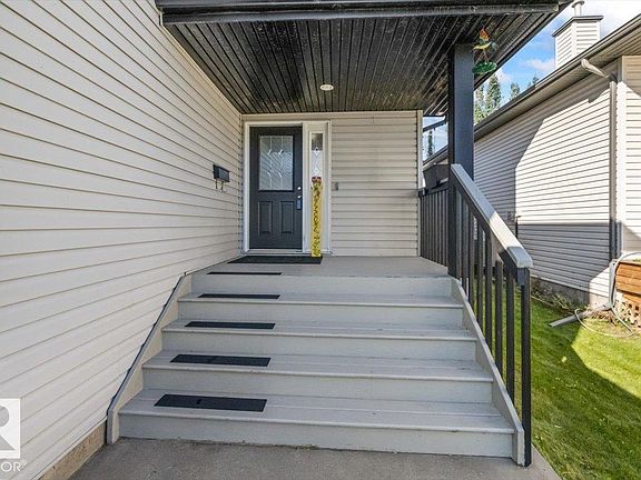 4th image of 7 Lamplight Dr