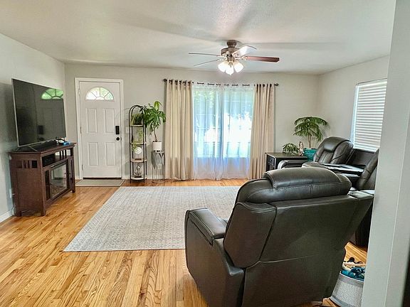 3rd image of 8424 E Valleyway Ave
