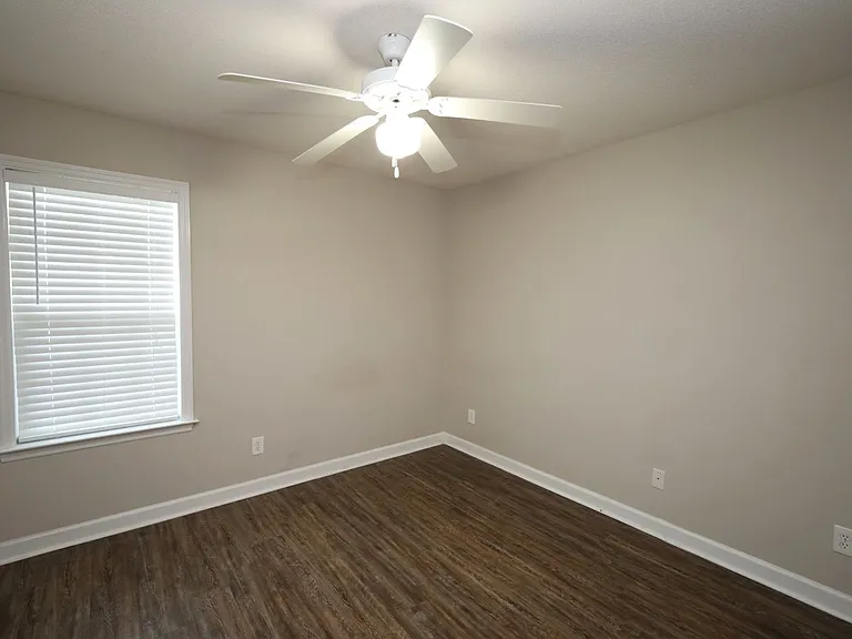 5313 Vine Dr — Photo 8