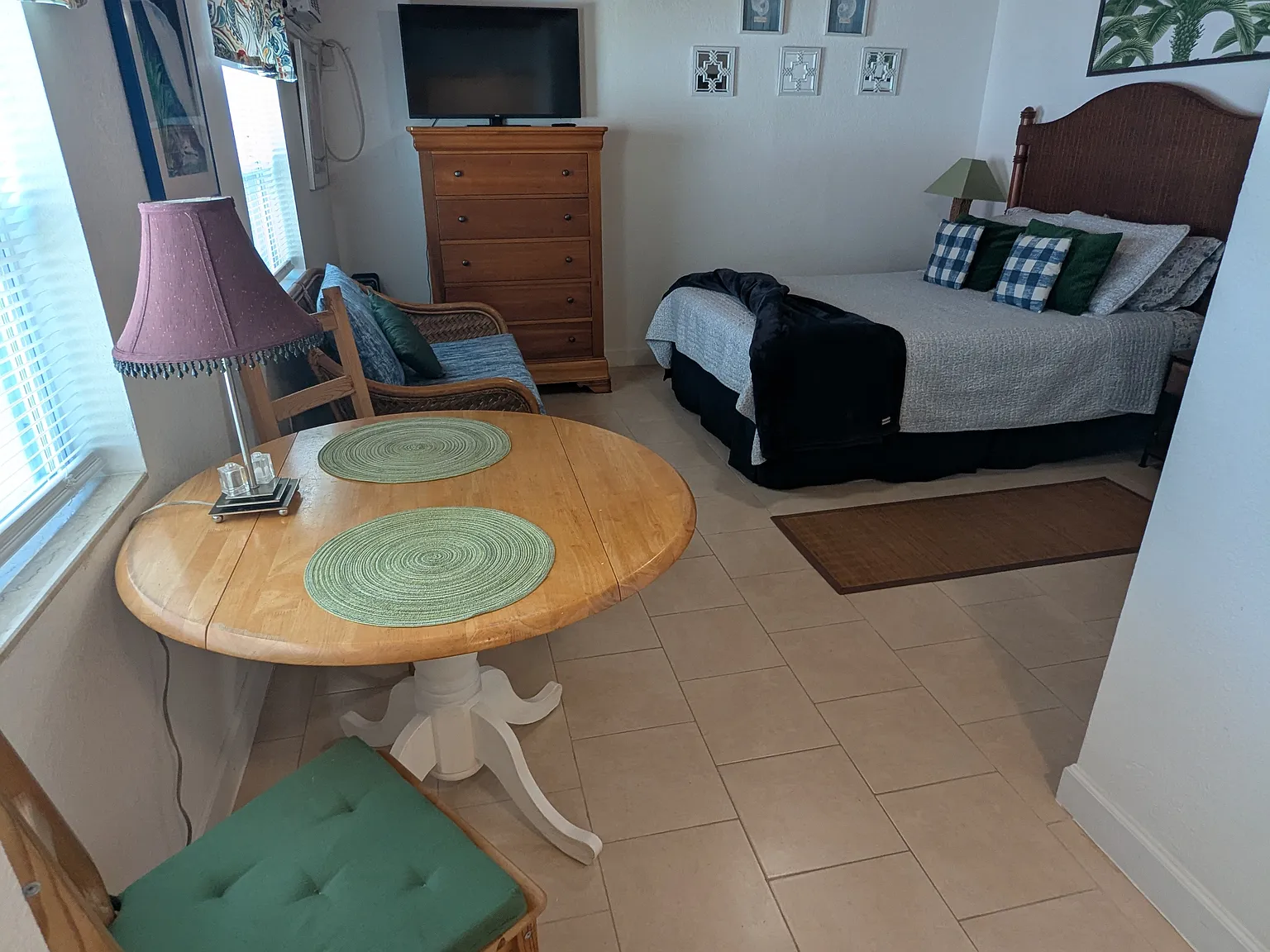 Studio, 400 sqft, $1,750 — Photo 2