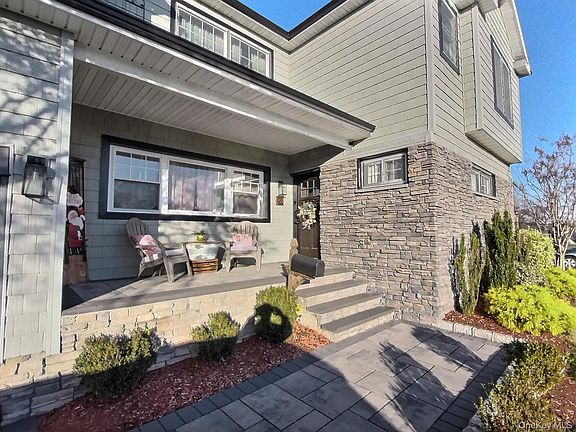 3rd image of 166 Daniel Road N