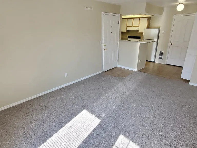 Parkwood Pointe Apartments — Photo 36