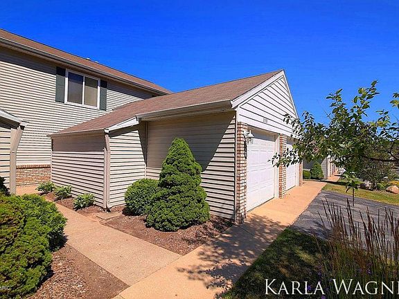 3rd image of 8537 Courtland Dr NE