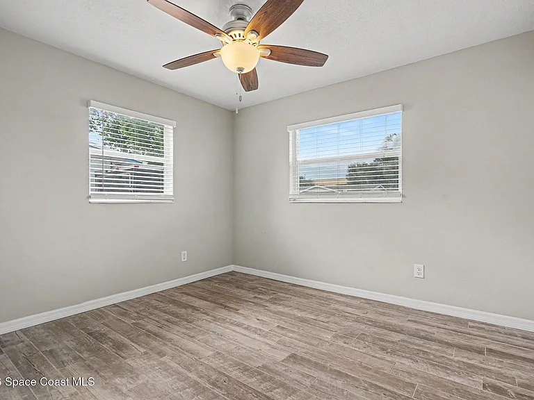 2222 Lucille Ln — Photo 9