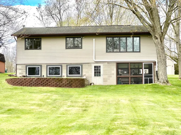 471 Mallard Dr, Coldwater, MI 49036