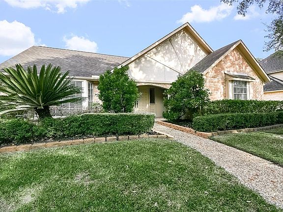 2nd image of 1717 Country Club Blvd
