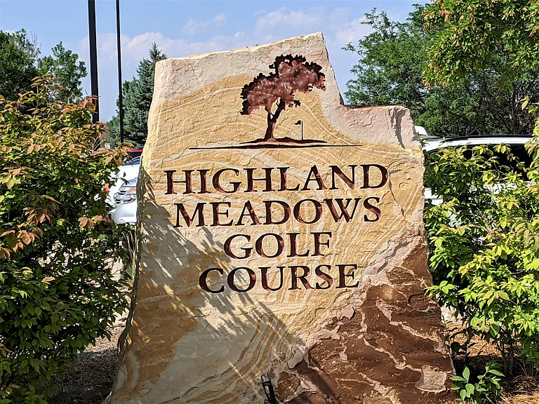 10 Minute Walk to Highland Meadows Golf Course