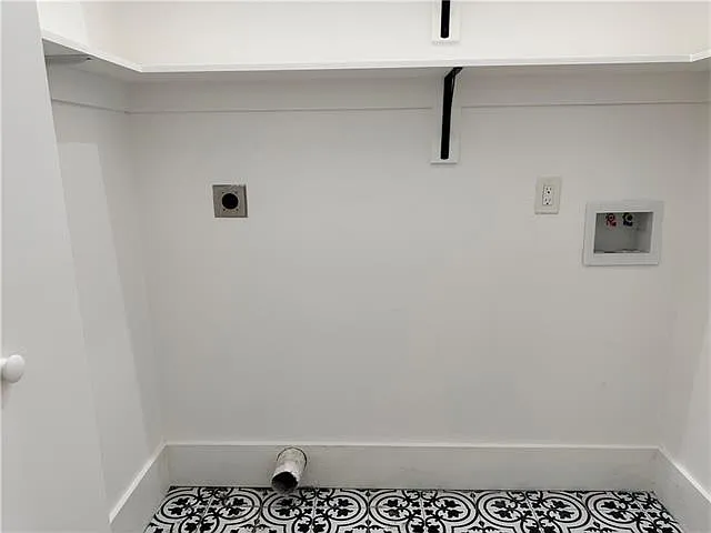 637 Lizardi St — Photo 13