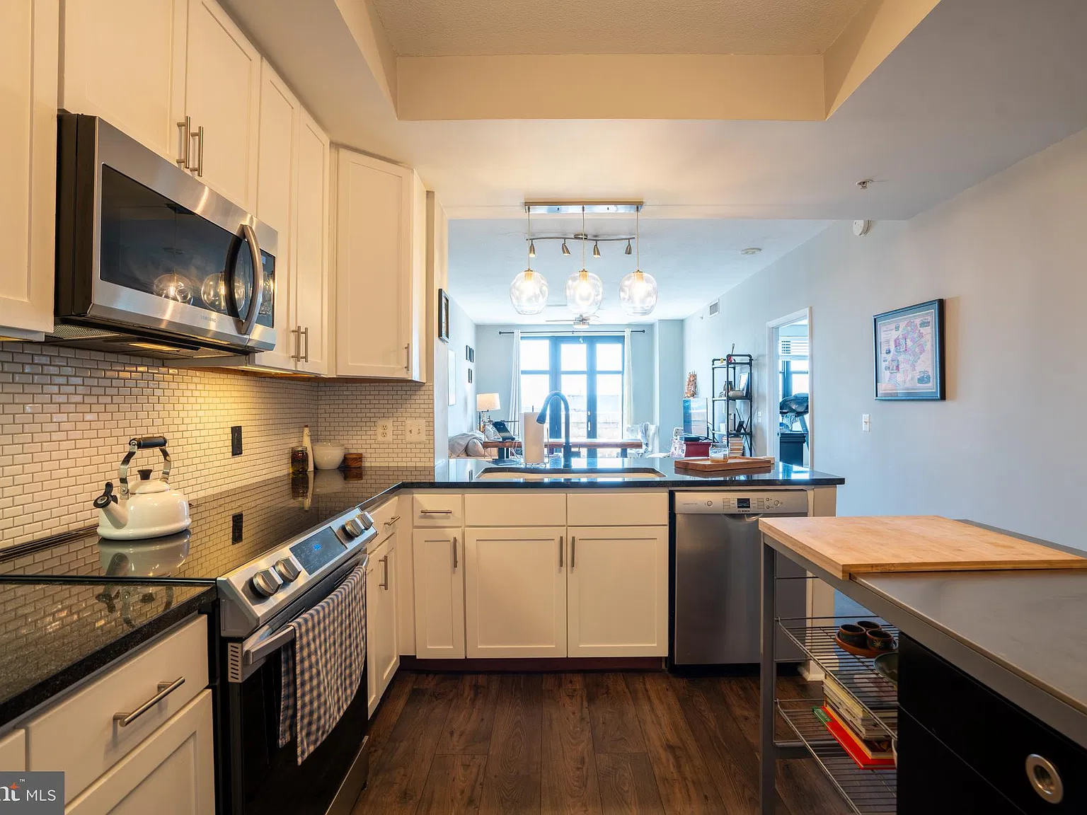 1 bed, 1.0 bath, 930 sqft, $3,000 — Photo 4