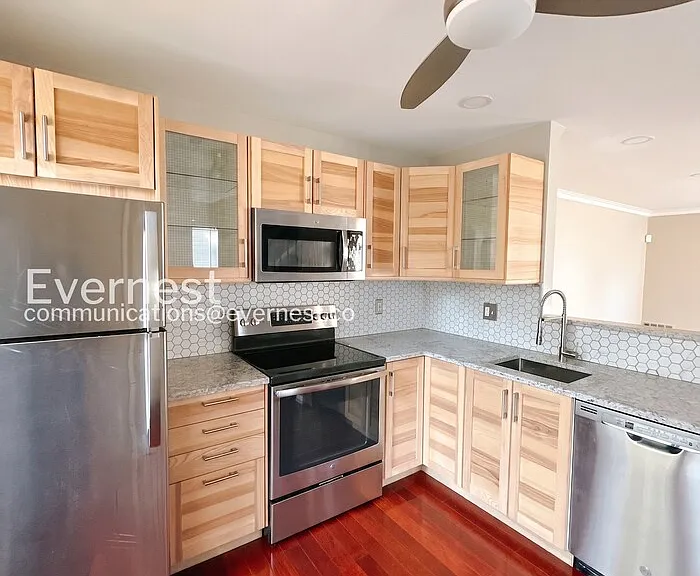13901 Ascott Dr — Photo 3