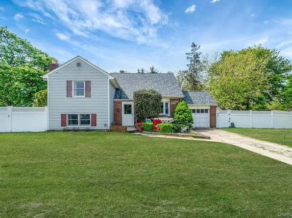 52 Garden Lane, Centereach, NY 11720