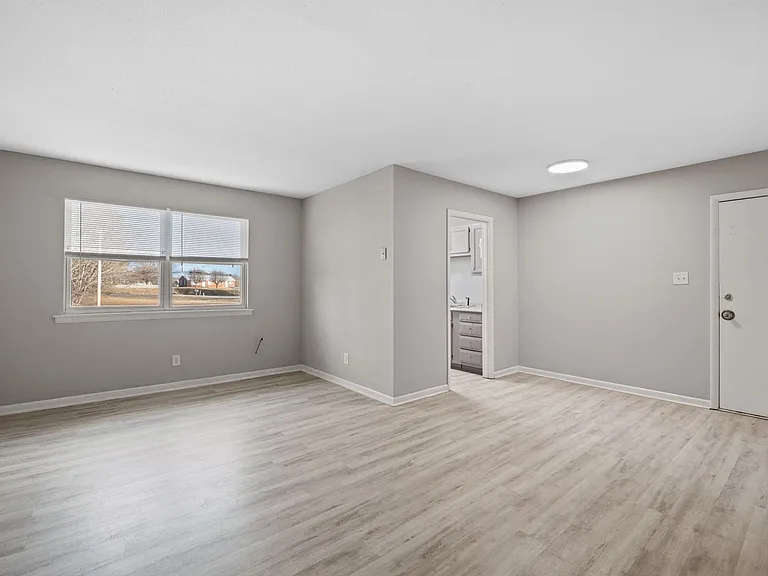 South Garden Apartments — Photo 11
