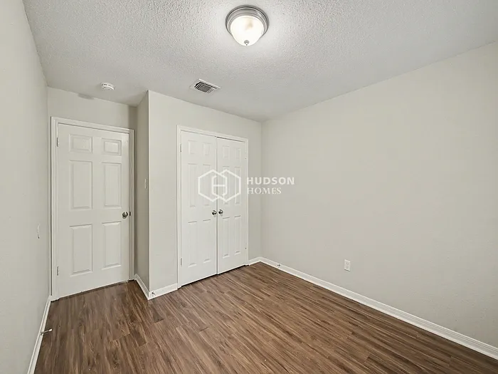 9127 Cypress Square Dr — Photo 23