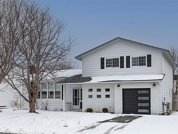 3rd image of 43 Rutledge Crescent