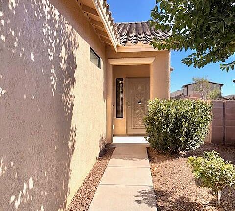 3rd image of 1047 ESTANCIA Drive