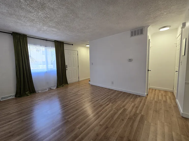 1725 Cromwell Dr — Photo 10