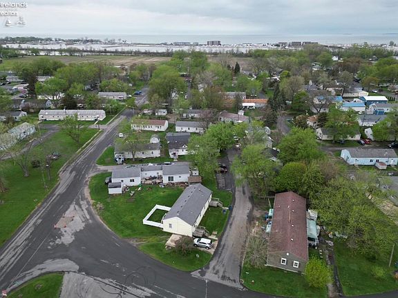 2nd image of 439 Erie Ct