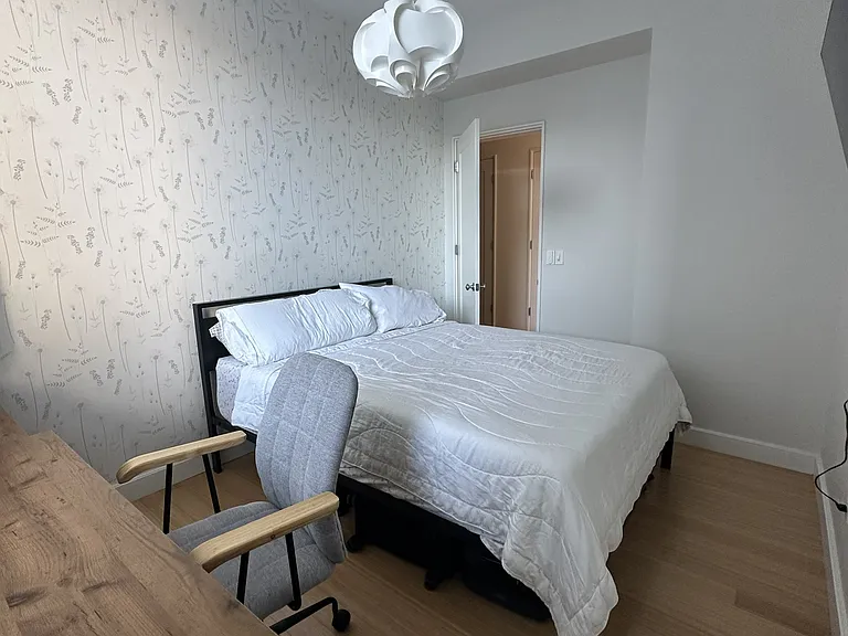 321 W 2nd St #10 — Photo 14