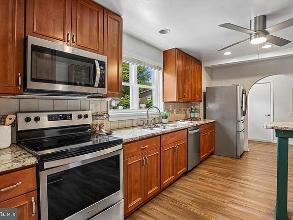 3rd image of 10123 Capitol View Ave
