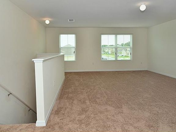 3rd image of 216 Lone Dove Ln