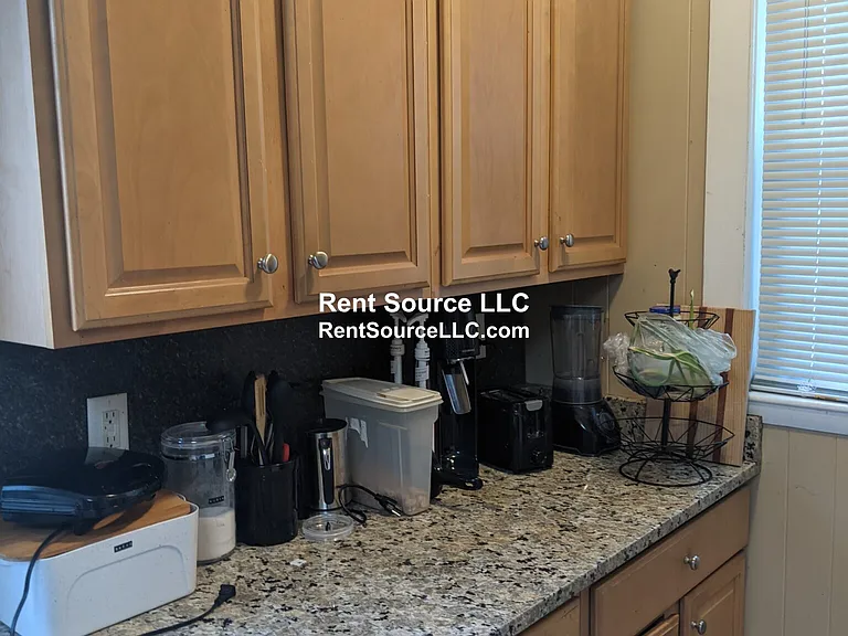 138 W Adams St — Photo 11