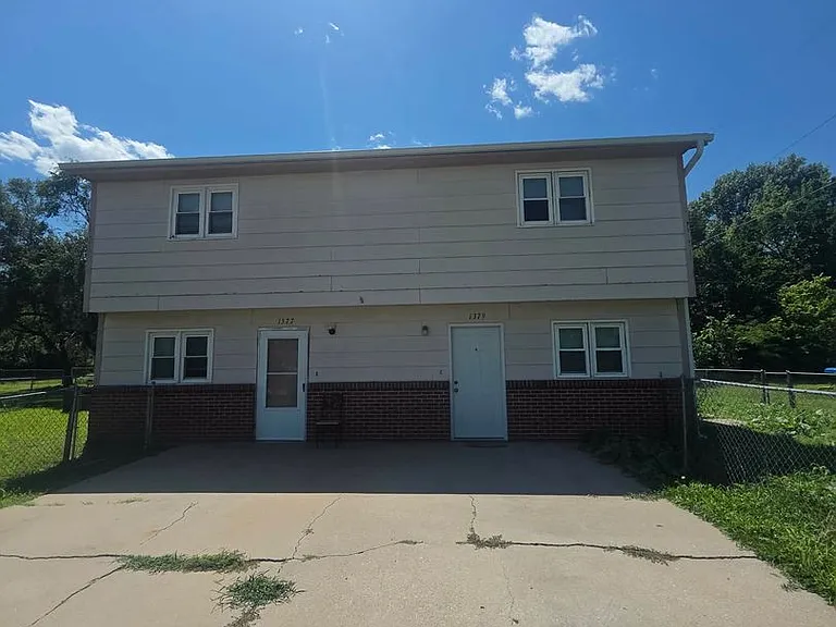 1379 Parkside Dr — Photo 1