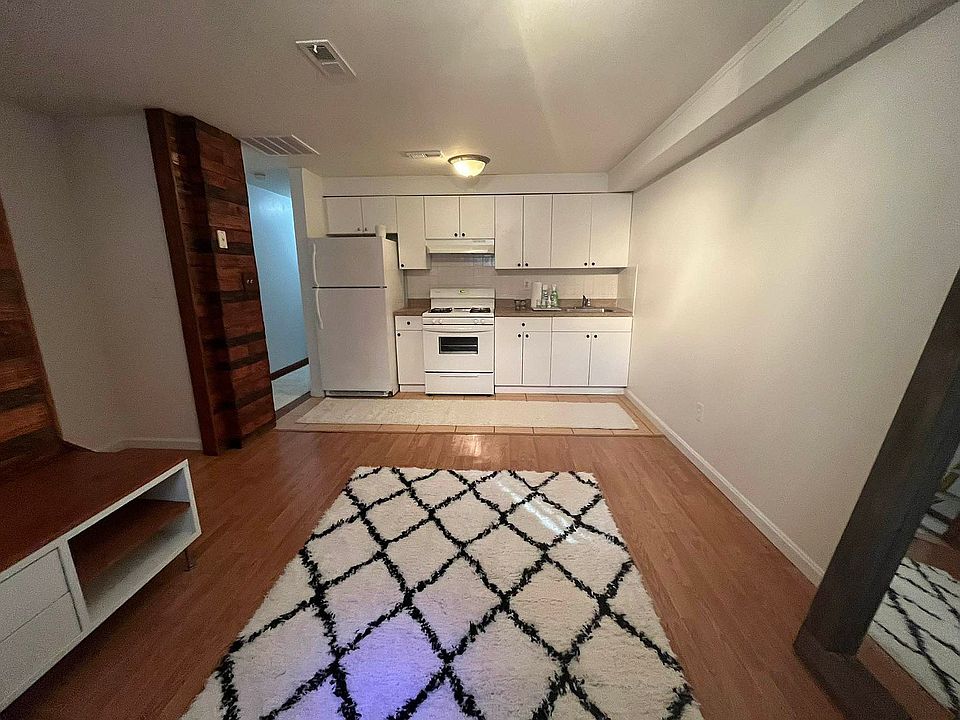 1st image of 227 Wellington Ct #2