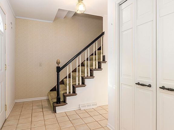 2nd image of 2776 Hickorywood Ln SE