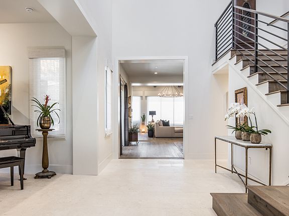 Image of a sold home - Entry space