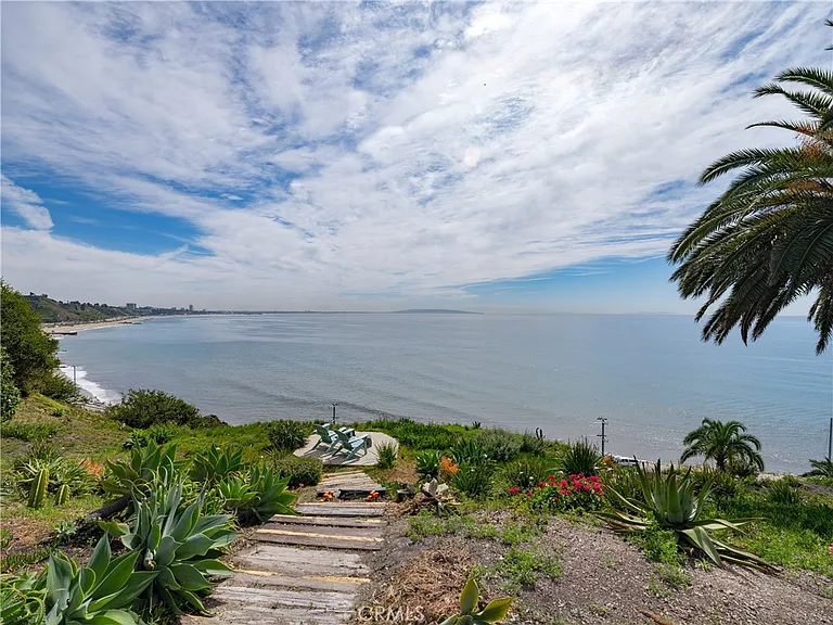 17352 W Sunset Blvd — Photo 26