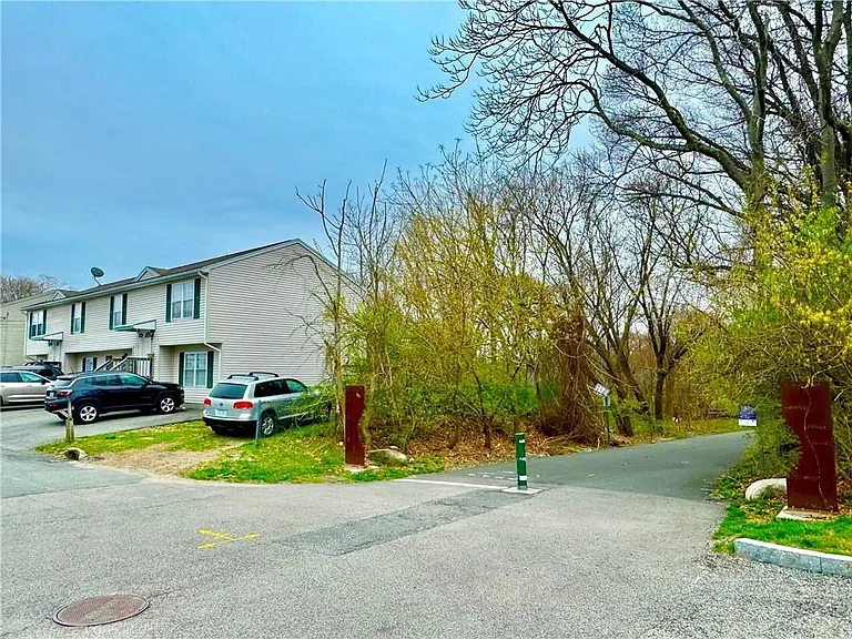 32 Silva St — Photo 6