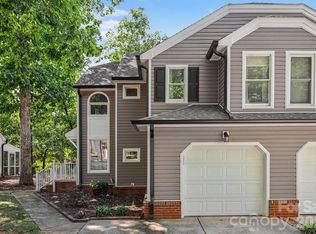 8609 Fox Chase Ln, Charlotte, NC 28269