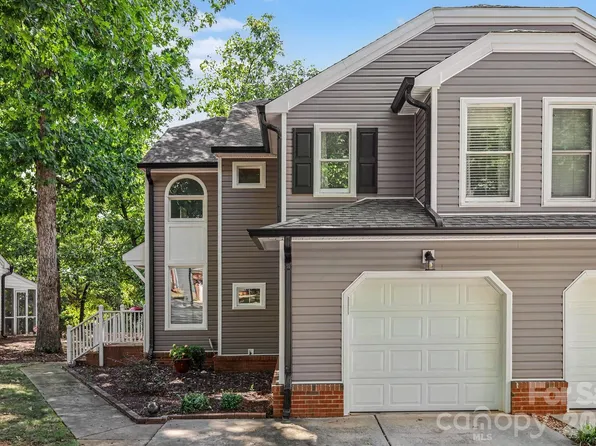 8609 Fox Chase Ln, Charlotte, NC 28269