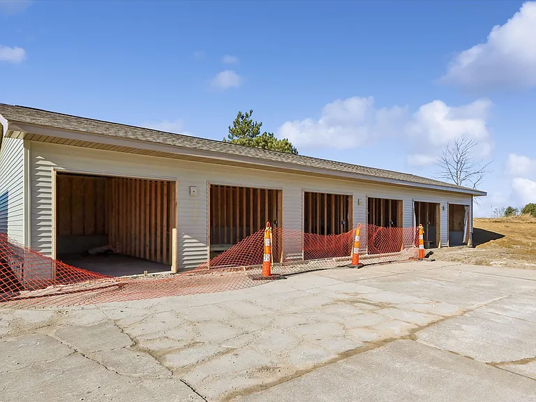 1735 N Jones Blvd — Photo 20