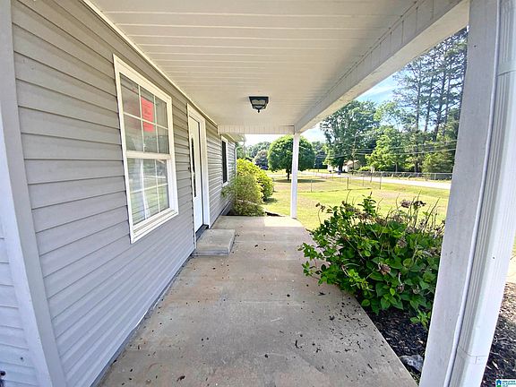 3rd image of 500 Patricia Ln